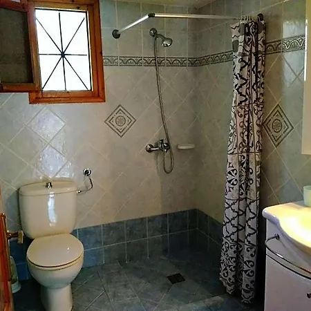 فندق Axiothea 4*
